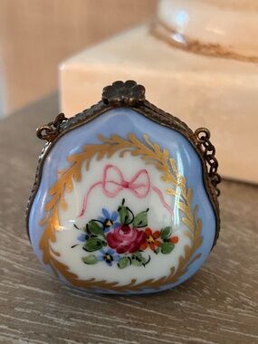 RARE - Limoges Beautiful French Purse Porcelain Trinket Box Hinged